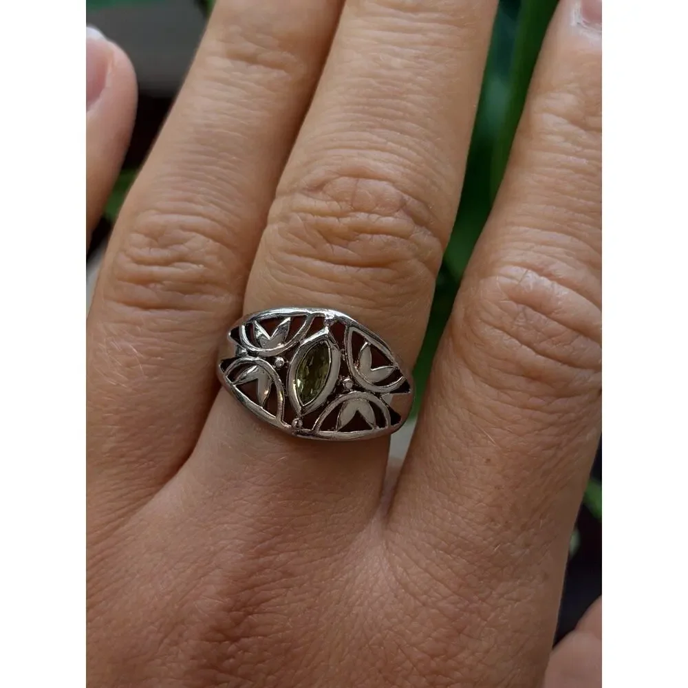 925 Sterling Silver Marquise Cut Peridot Art Nouveau Filigree Ring Size 8